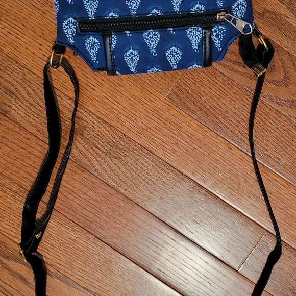 Batik blue Indigo flap top crossbody Indian adjustable purse with zippers - Picture 6 of 9
